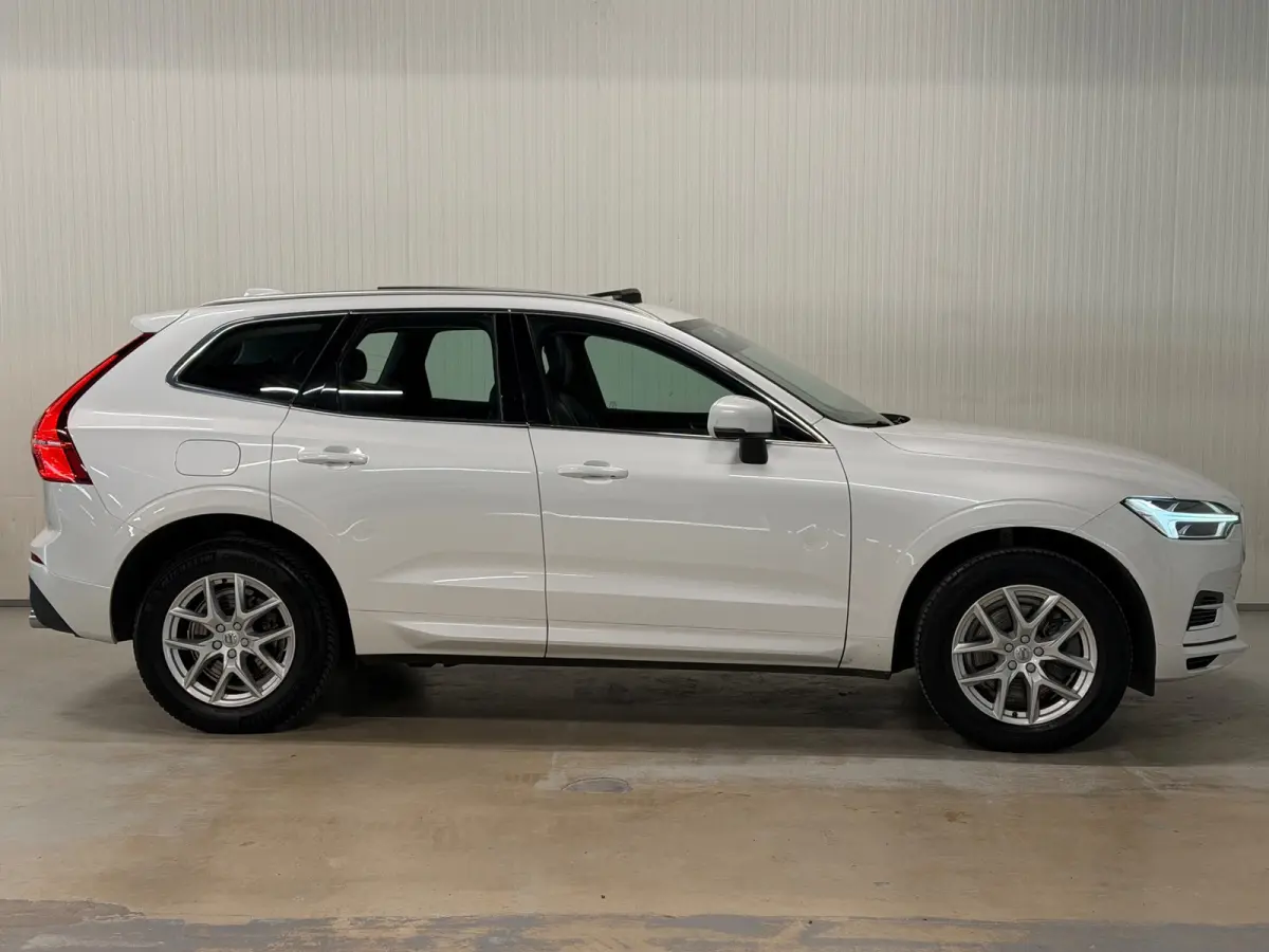2.0 T8 Twin Engine Momentum AWD | PANO | CAMERA | HARMAN KARDON | LEDER
