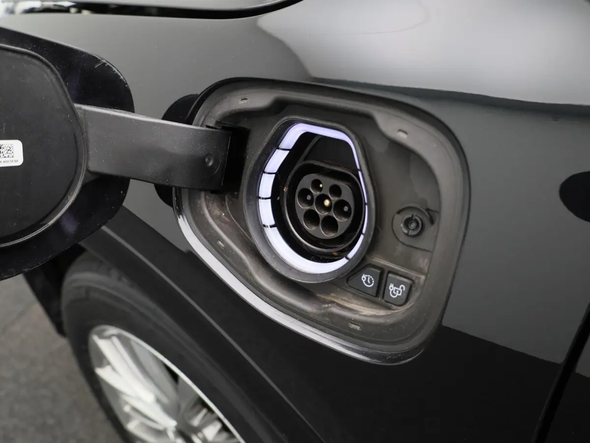 2.5 PHEV Vignale | Apple Carplay/Android Auto | Panoramadak | Winterpakket | Cruise Control | Lichtmetalen Velgen |