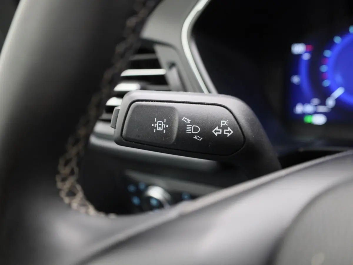 2.5 PHEV Vignale | Apple Carplay/Android Auto | Panoramadak | Winterpakket | Cruise Control | Lichtmetalen Velgen |