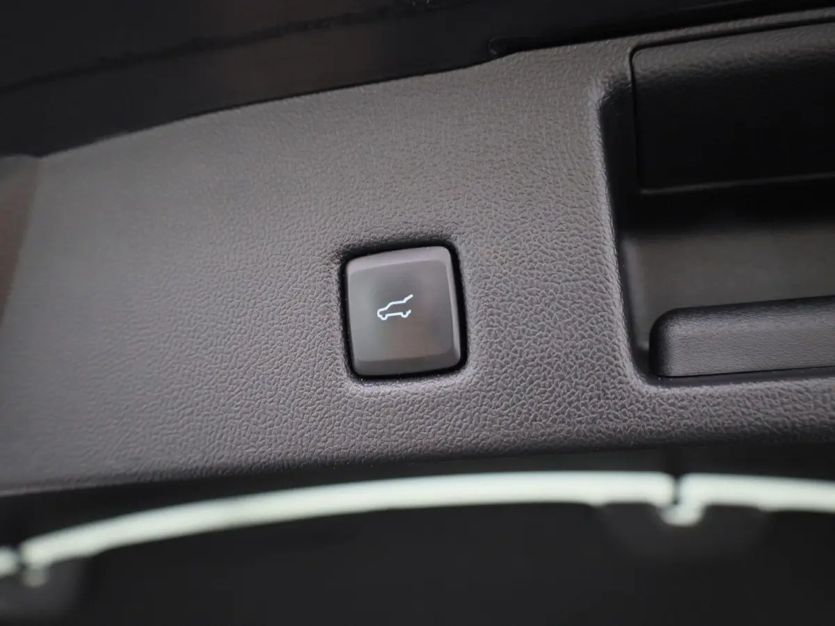 2.5 PHEV Vignale | Apple Carplay/Android Auto | Panoramadak | Winterpakket | Cruise Control | Lichtmetalen Velgen |