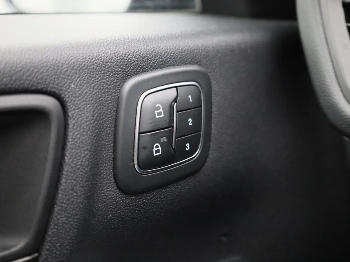 2.5 PHEV Vignale | Apple Carplay/Android Auto | Panoramadak | Winterpakket | Cruise Control | Lichtmetalen Velgen |