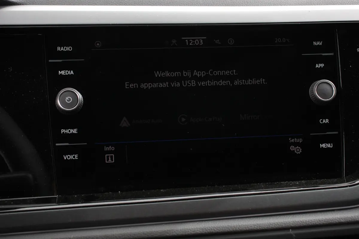 1.0 TSI DSG R-Line Panorama dak Navigatie App Connect Climate Control Parkeer sensoren Camera Cruise control adaptive Lichtmetalen velgen