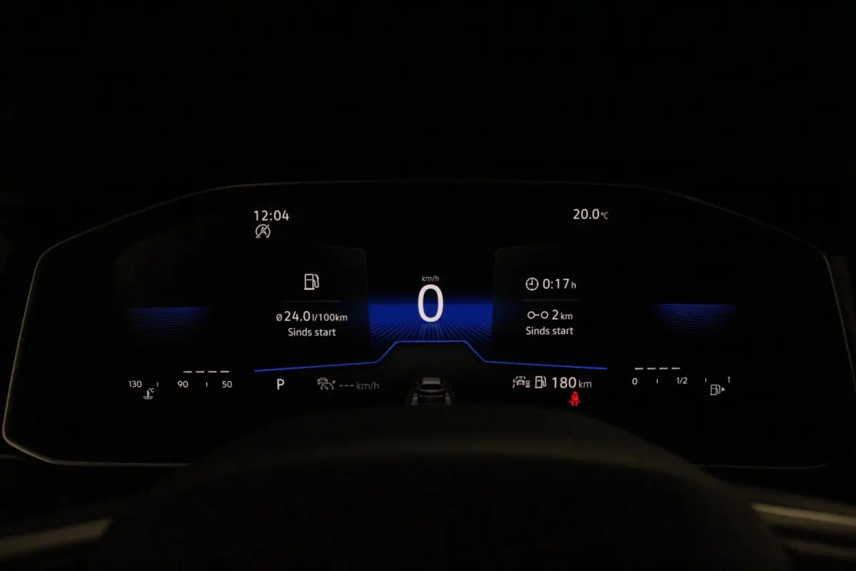 1.0 TSI DSG R-Line Panorama dak Navigatie App Connect Climate Control Parkeer sensoren Camera Cruise control adaptive Lichtmetalen velgen