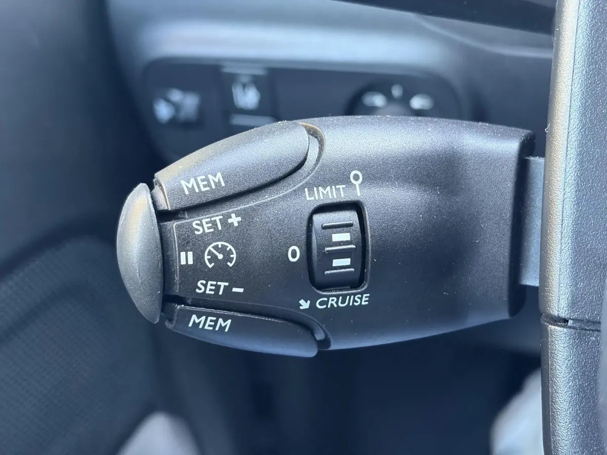 1.2 PureTech S&S Feel Edition ✓2e Eigenaar✓Carplay✓Navi✓Clima✓Cruise✓Lm velgen✓Pdc✓Rijstrooksensor✓N.A.P✓Apk tot 06-2027