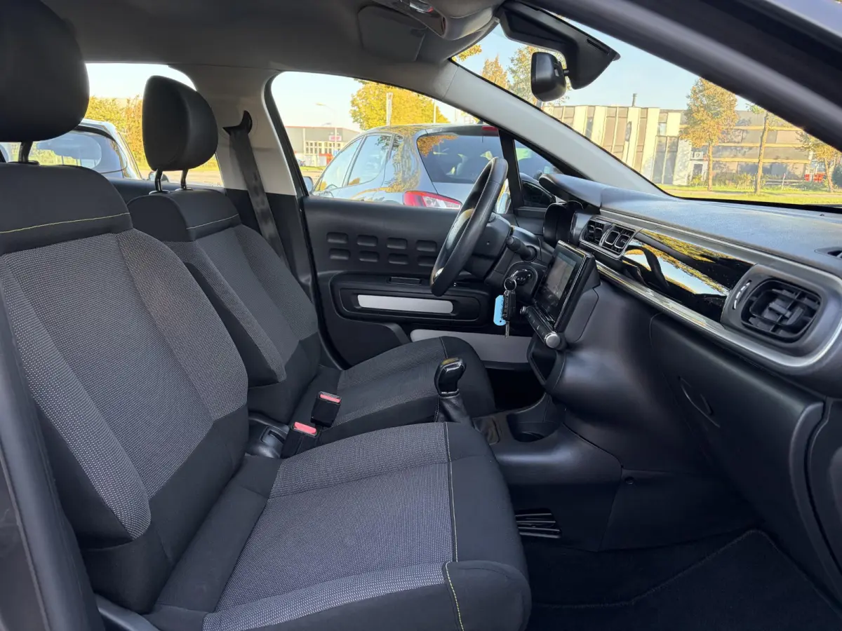 1.2 PureTech S&S Feel Edition ✓2e Eigenaar✓Carplay✓Navi✓Clima✓Cruise✓Lm velgen✓Pdc✓Rijstrooksensor✓N.A.P✓Apk tot 06-2027