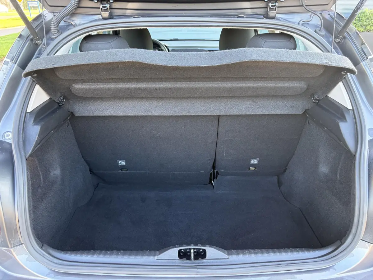 1.2 PureTech S&S Feel Edition ✓2e Eigenaar✓Carplay✓Navi✓Clima✓Cruise✓Lm velgen✓Pdc✓Rijstrooksensor✓N.A.P✓Apk tot 06-2027