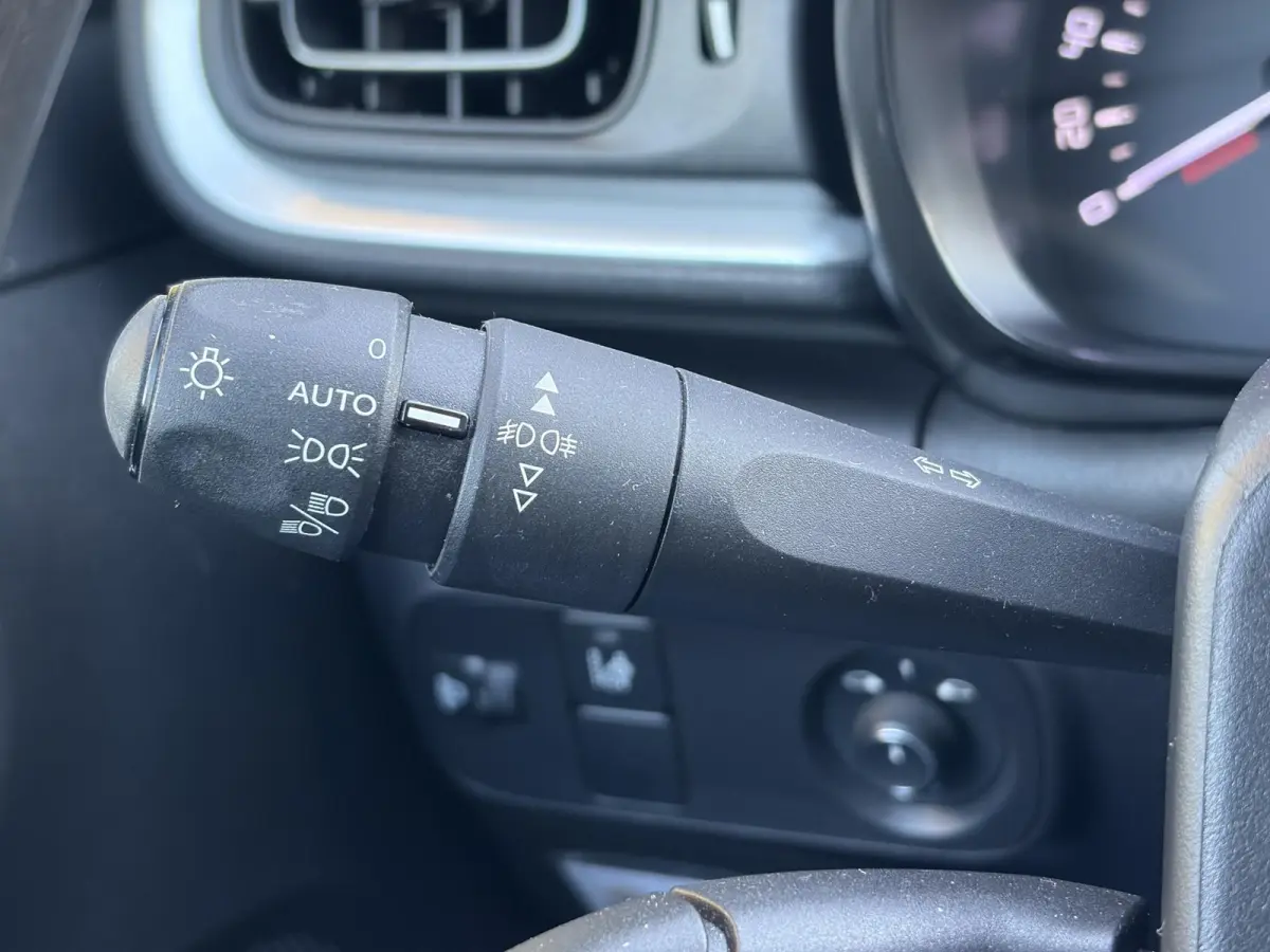 1.2 PureTech S&S Feel Edition ✓2e Eigenaar✓Carplay✓Navi✓Clima✓Cruise✓Lm velgen✓Pdc✓Rijstrooksensor✓N.A.P✓Apk tot 06-2027
