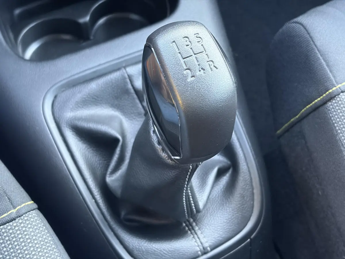 1.2 PureTech S&S Feel Edition ✓2e Eigenaar✓Carplay✓Navi✓Clima✓Cruise✓Lm velgen✓Pdc✓Rijstrooksensor✓N.A.P✓Apk tot 06-2027