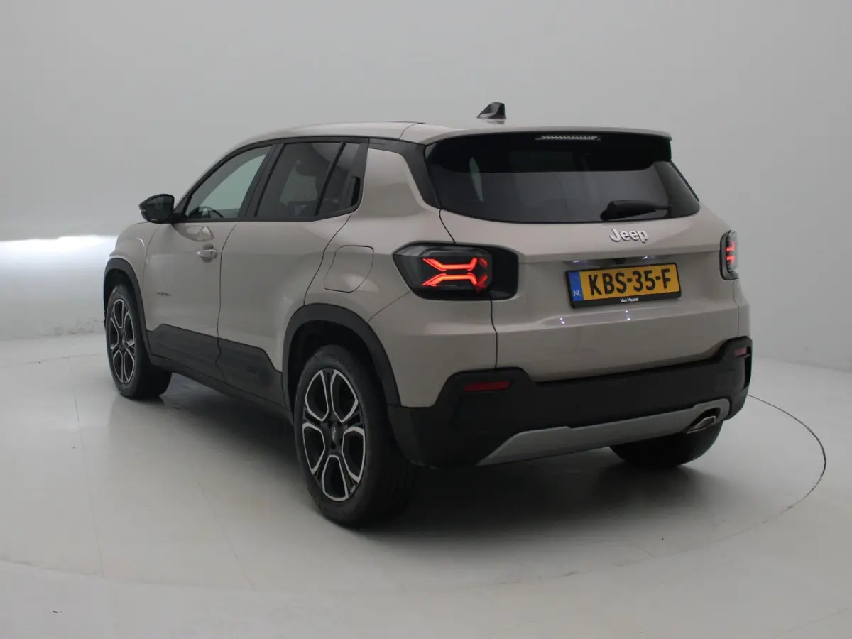 1.2 e-Hybrid Summit | NAVI | 18'' Velgen | Adaptive Cruise Control | Parkeercamera Achter |