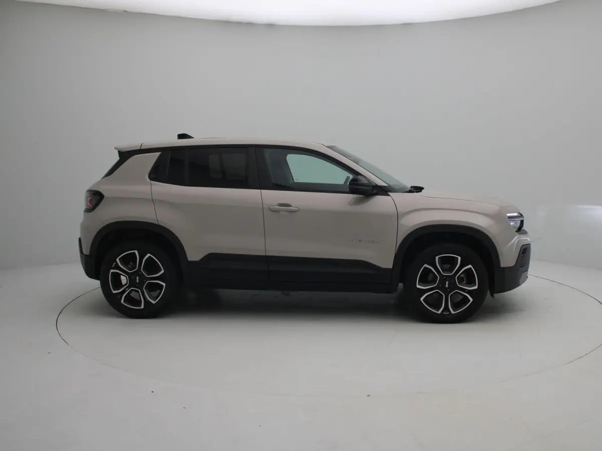 1.2 e-Hybrid Summit | NAVI | 18'' Velgen | Adaptive Cruise Control | Parkeercamera Achter |