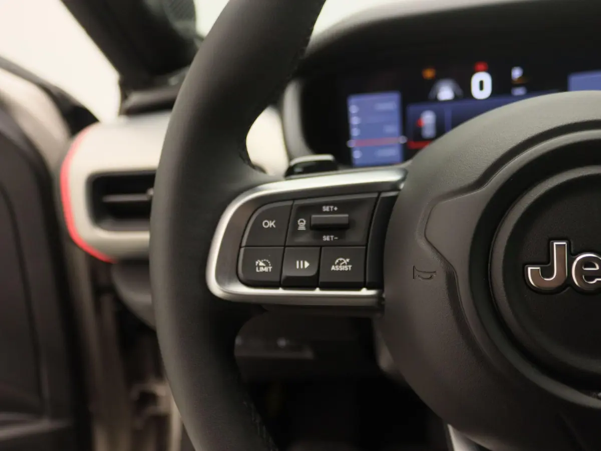 1.2 e-Hybrid Summit | NAVI | 18'' Velgen | Adaptive Cruise Control | Parkeercamera Achter |