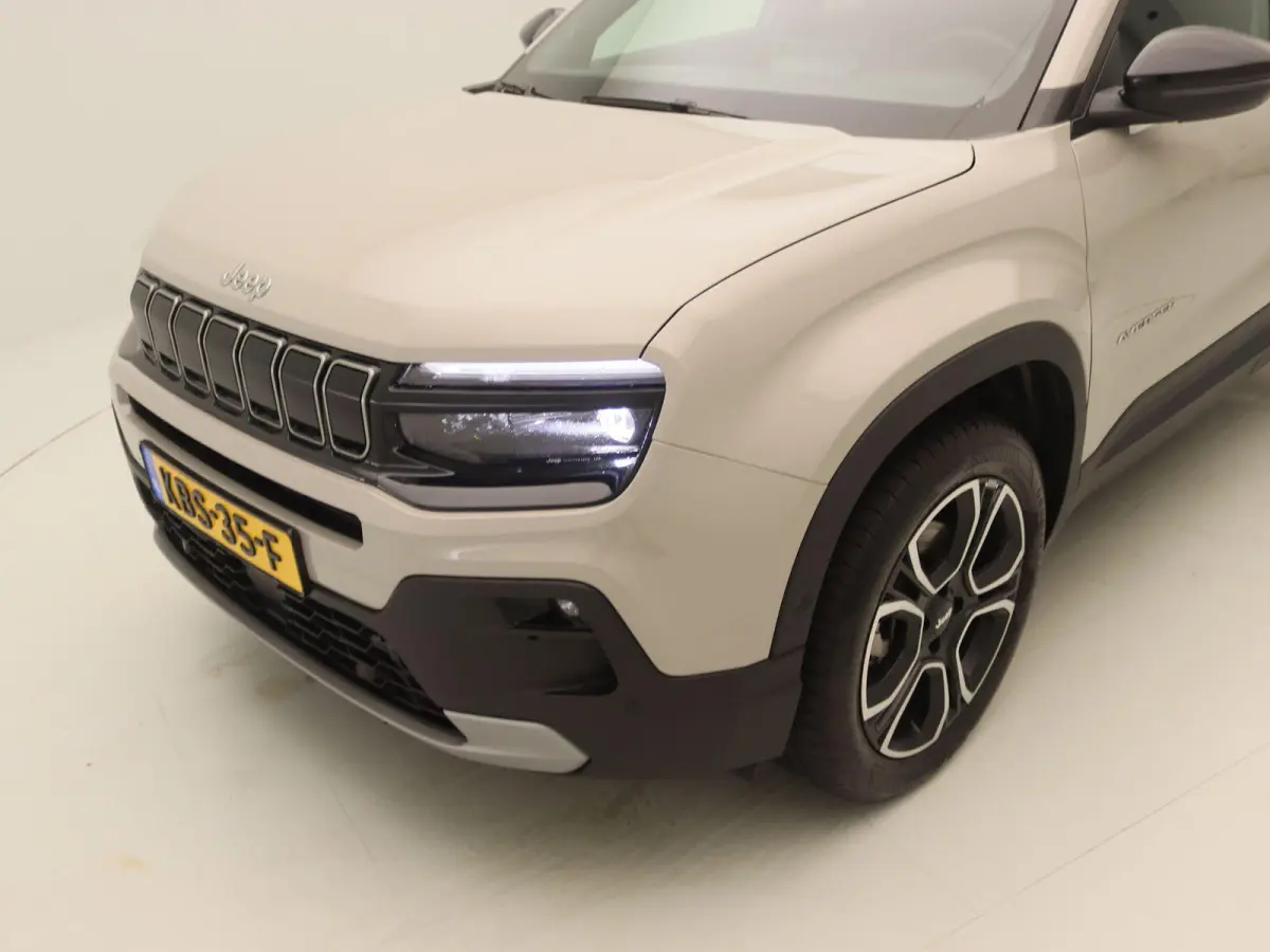 1.2 e-Hybrid Summit | NAVI | 18'' Velgen | Adaptive Cruise Control | Parkeercamera Achter |