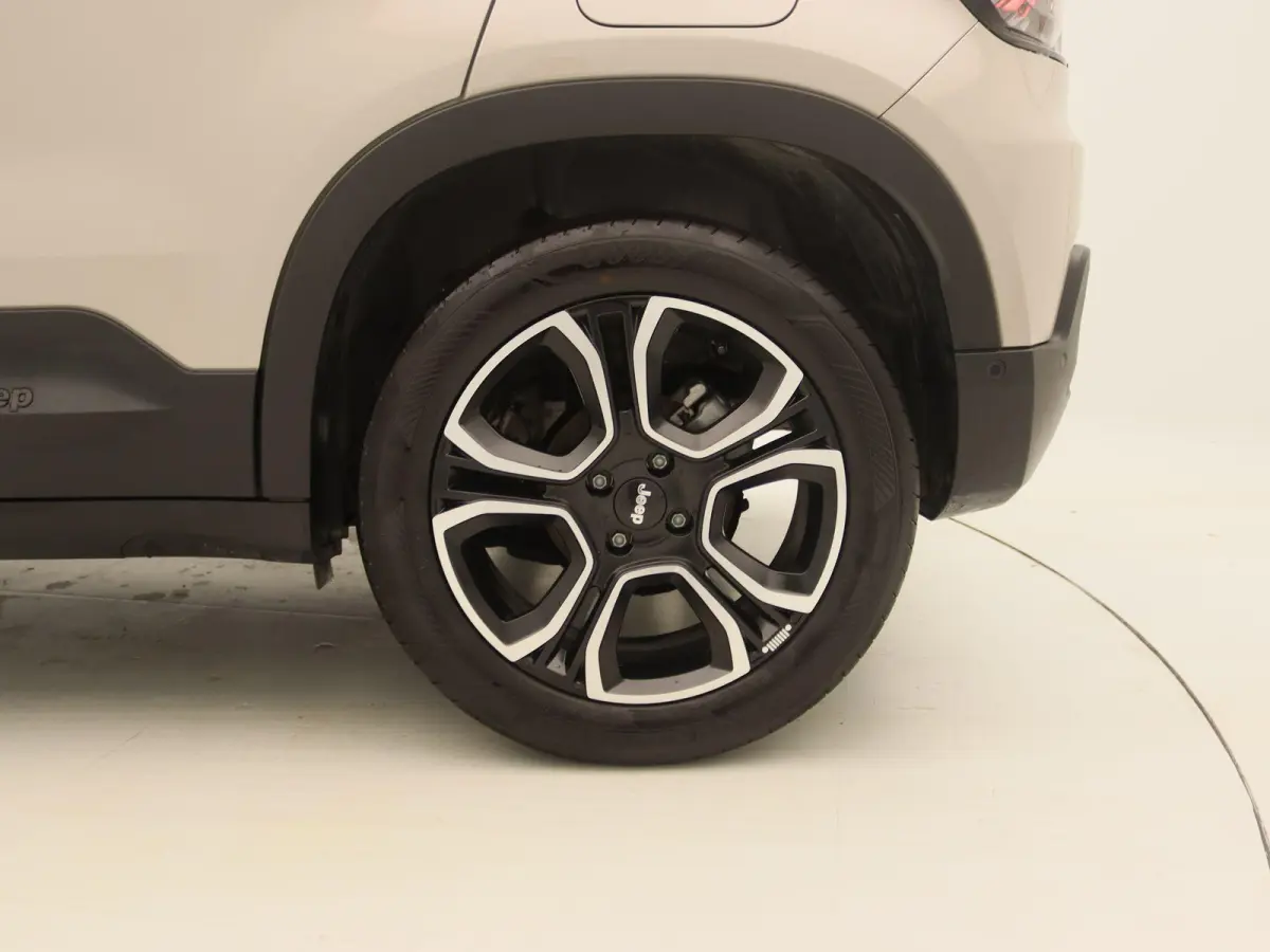 1.2 e-Hybrid Summit | NAVI | 18'' Velgen | Adaptive Cruise Control | Parkeercamera Achter |