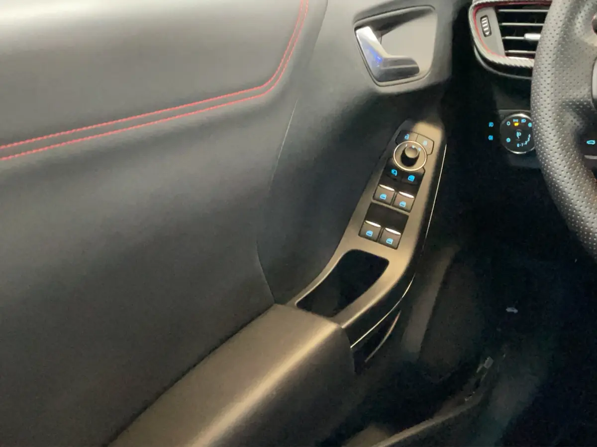 1.0 EcoBoost ST-Line X | Adaptieve cruise | Achteruitrijcamera | Stoel- stuurverw. | B&O | 18" | Carplay | Elektrische achterklep