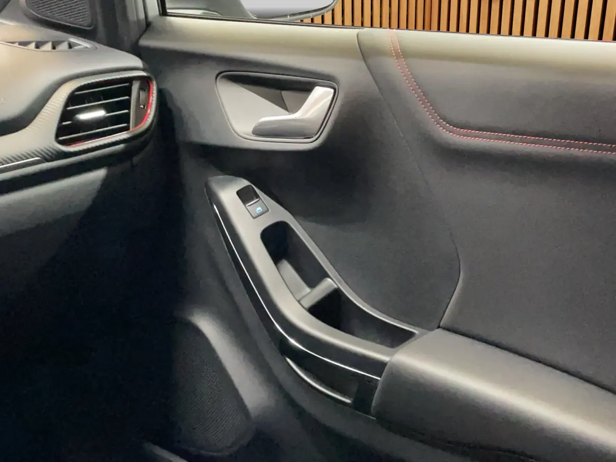 1.0 EcoBoost ST-Line X | Adaptieve cruise | Achteruitrijcamera | Stoel- stuurverw. | B&O | 18" | Carplay | Elektrische achterklep