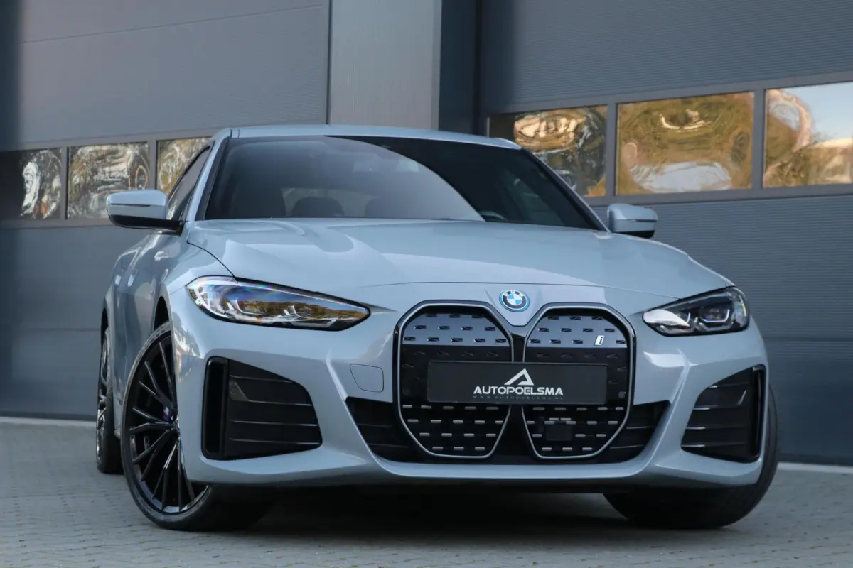 eDrive40 M-SPORT 84 kWh 341PK HighExec Headup Harman/Kardon Sportzetels 20'Inch Sfeerverlicht AdaptiveCruise LaneAssist BJ2023