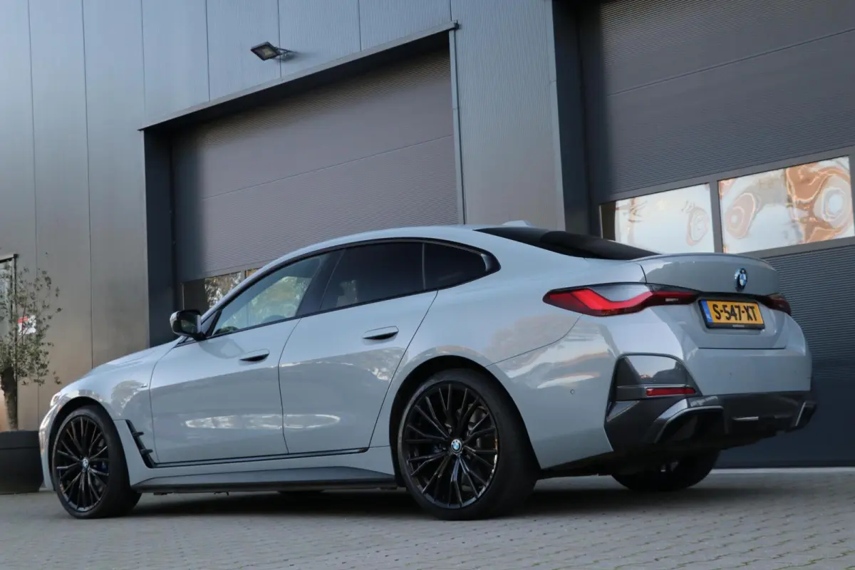 eDrive40 M-SPORT 84 kWh 341PK HighExec Headup Harman/Kardon Sportzetels 20'Inch Sfeerverlicht AdaptiveCruise LaneAssist BJ2023