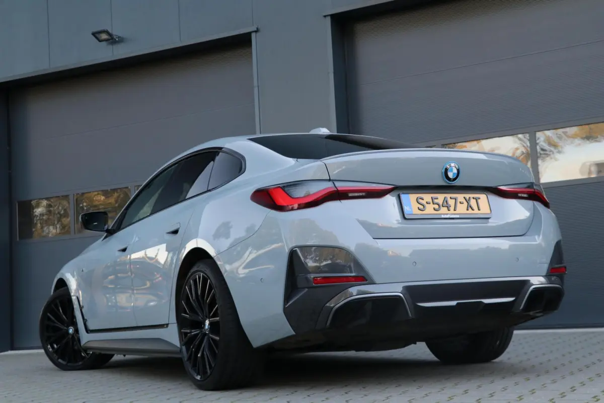 eDrive40 M-SPORT 84 kWh 341PK HighExec Headup Harman/Kardon Sportzetels 20'Inch Sfeerverlicht AdaptiveCruise LaneAssist BJ2023