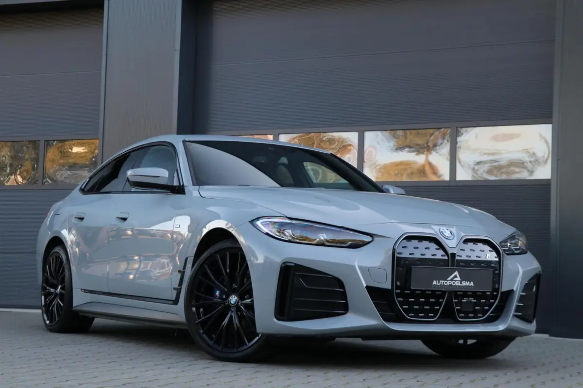 eDrive40 M-SPORT 84 kWh 341PK HighExec Headup Harman/Kardon Sportzetels 20'Inch Sfeerverlicht AdaptiveCruise LaneAssist BJ2023