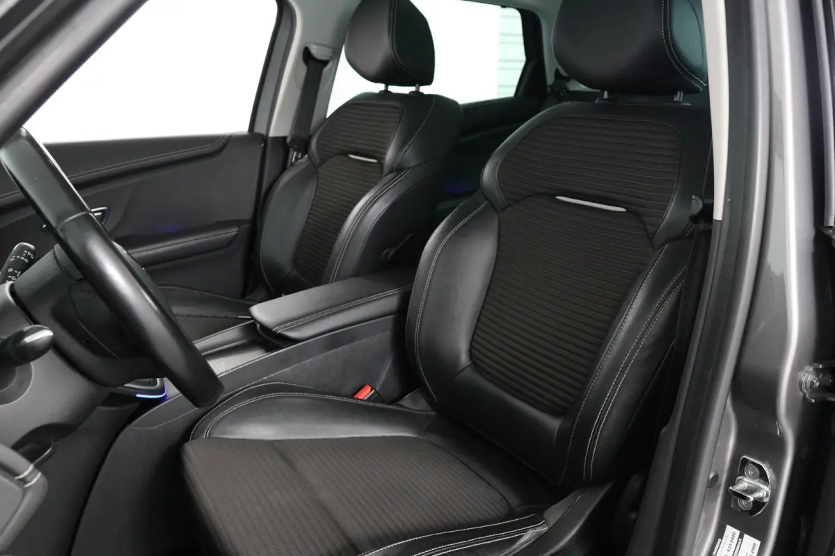 1.3 TCe Bose | Automaat! | Panoramadak | BOSE | HUD | Cruise Adaptive | Camera | Clima | Navi | LED | Keyless | Parkeersensoren | Lichtmetalen Velgen