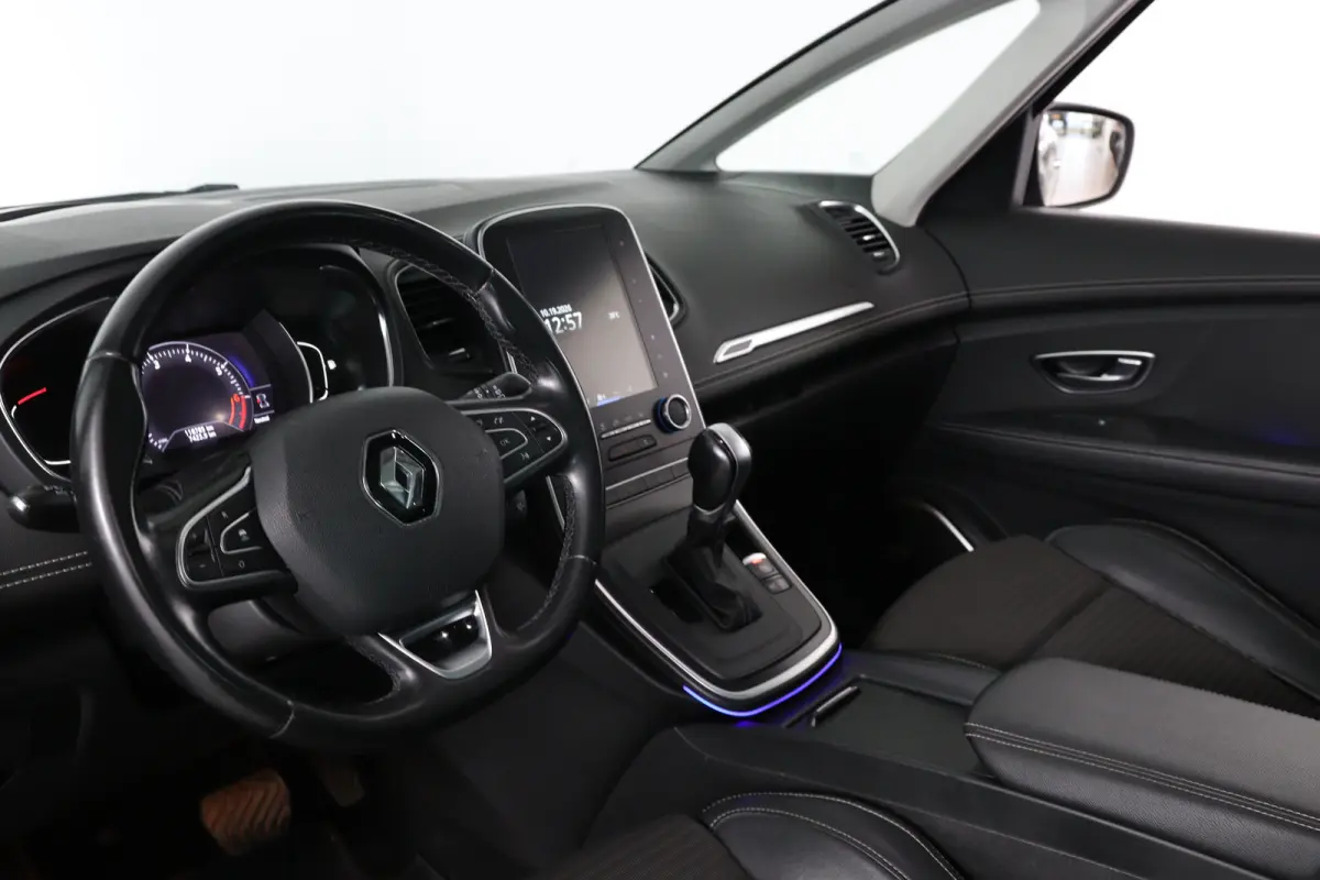 1.3 TCe Bose | Automaat! | Panoramadak | BOSE | HUD | Cruise Adaptive | Camera | Clima | Navi | LED | Keyless | Parkeersensoren | Lichtmetalen Velgen