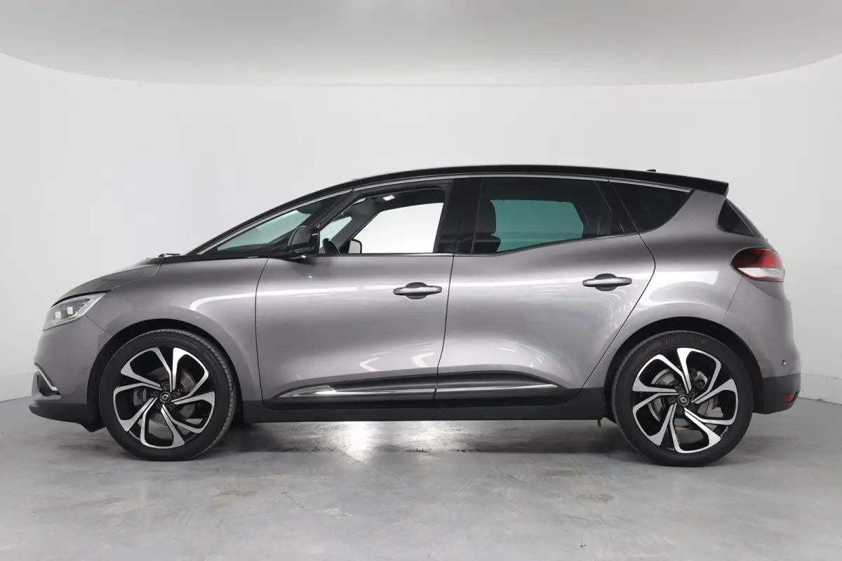 1.3 TCe Bose | Automaat! | Panoramadak | BOSE | HUD | Cruise Adaptive | Camera | Clima | Navi | LED | Keyless | Parkeersensoren | Lichtmetalen Velgen