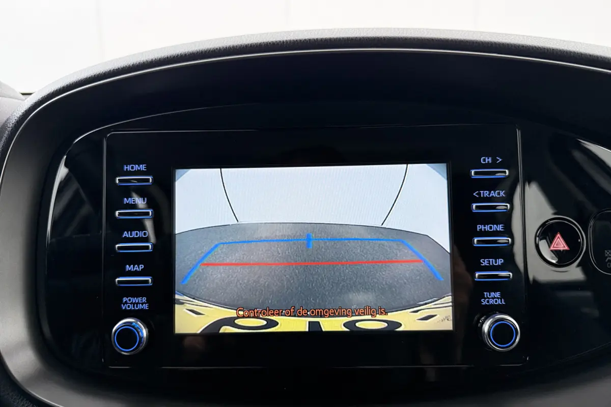 1.0 VVT-i MT Play Camera Carplay Adapt.Cruise LED