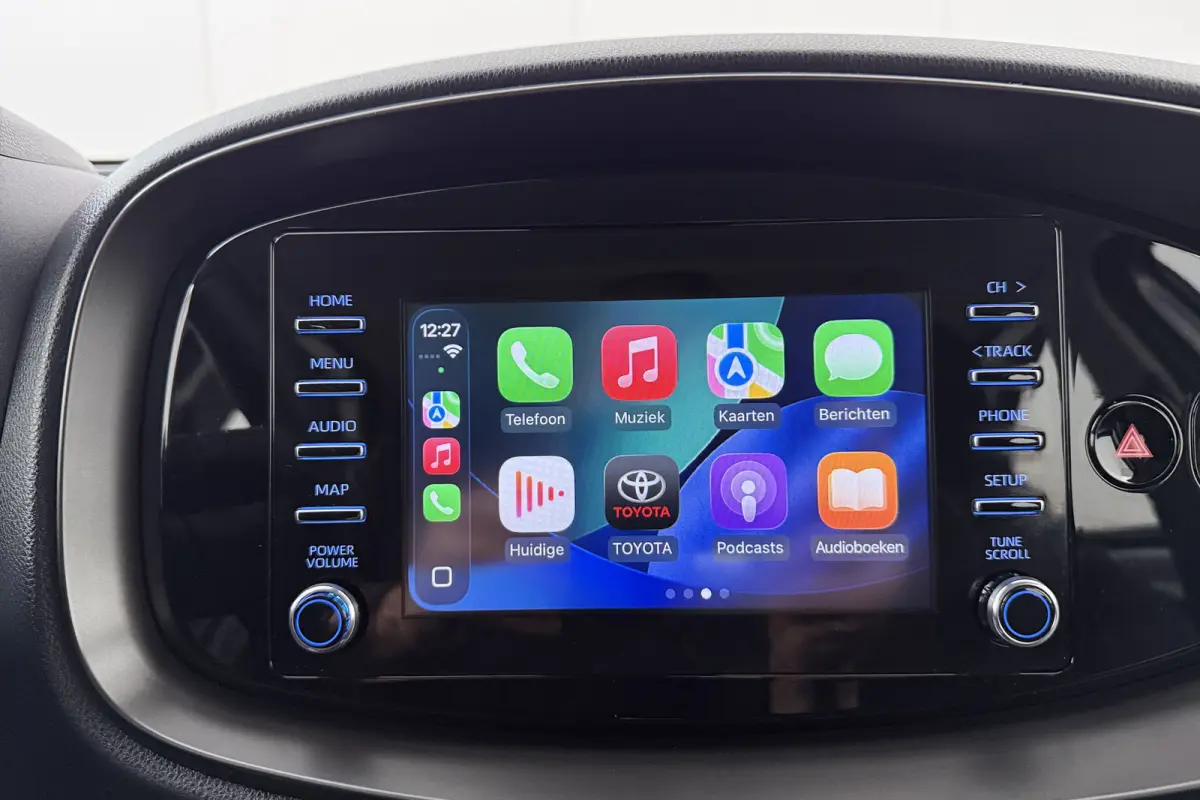 1.0 VVT-i MT Play Camera Carplay Adapt.Cruise LED