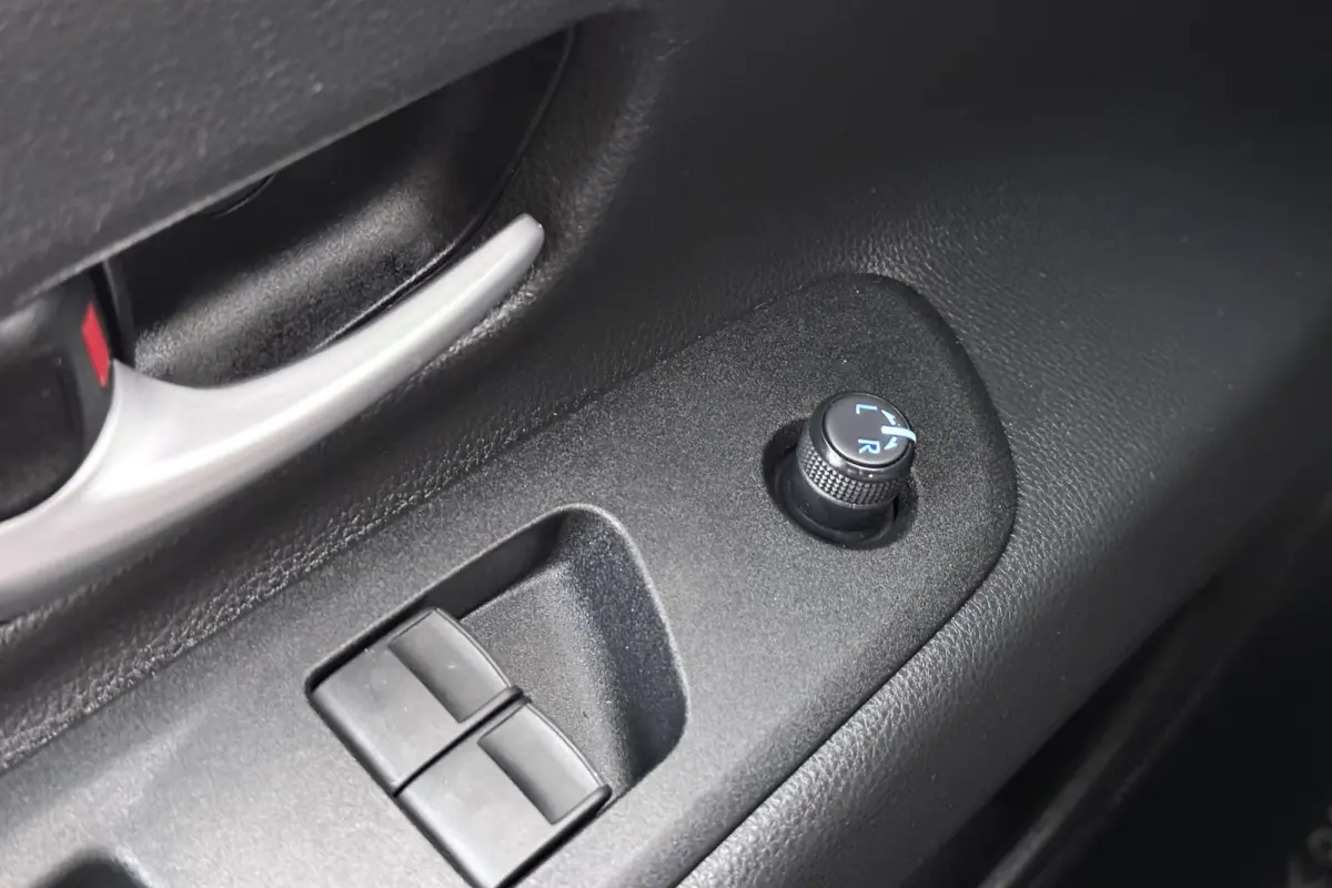 1.0 VVT-i MT Play Camera Carplay Adapt.Cruise LED
