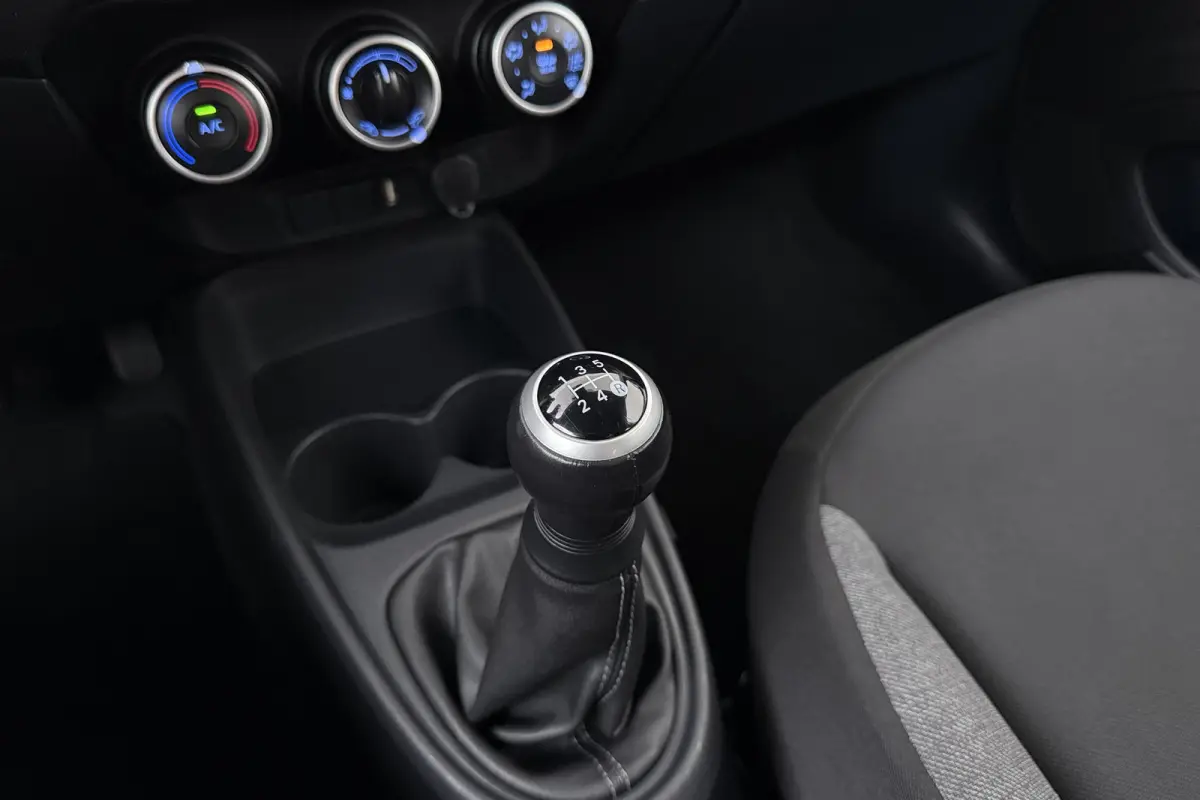 1.0 VVT-i MT Play Camera Carplay Adapt.Cruise LED