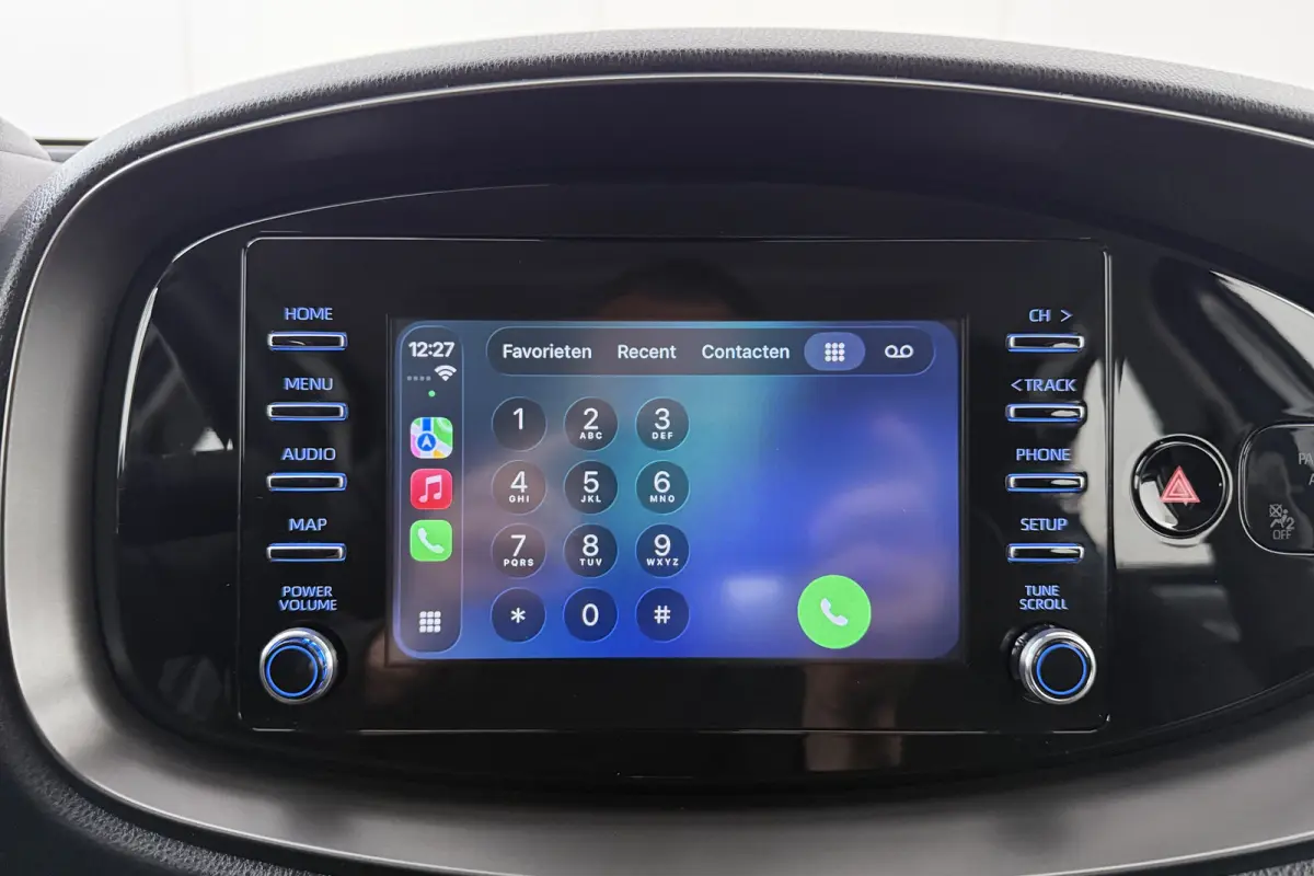 1.0 VVT-i MT Play Camera Carplay Adapt.Cruise LED