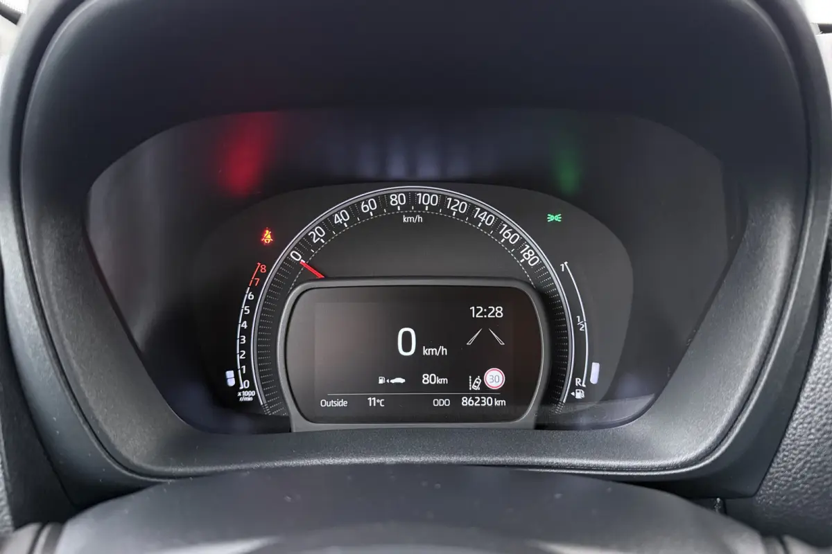 1.0 VVT-i MT Play Camera Carplay Adapt.Cruise LED