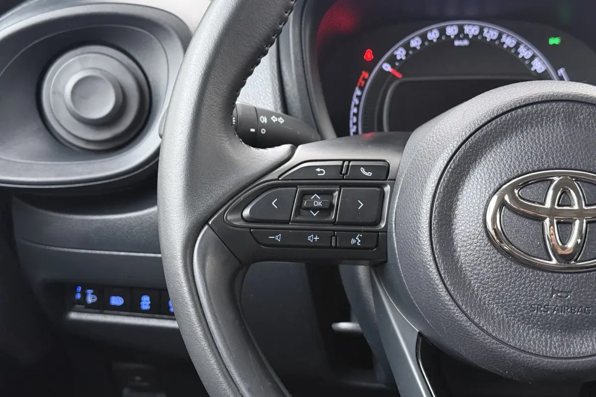 1.0 VVT-i MT Play Camera Carplay Adapt.Cruise LED