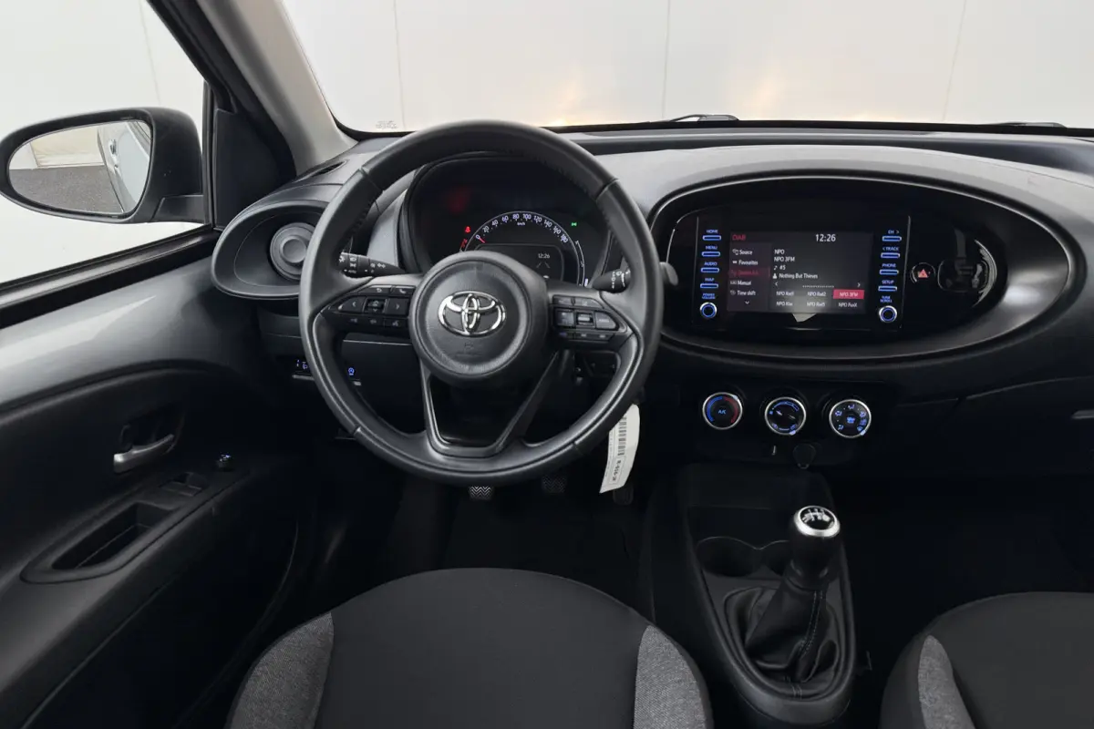1.0 VVT-i MT Play Camera Carplay Adapt.Cruise LED