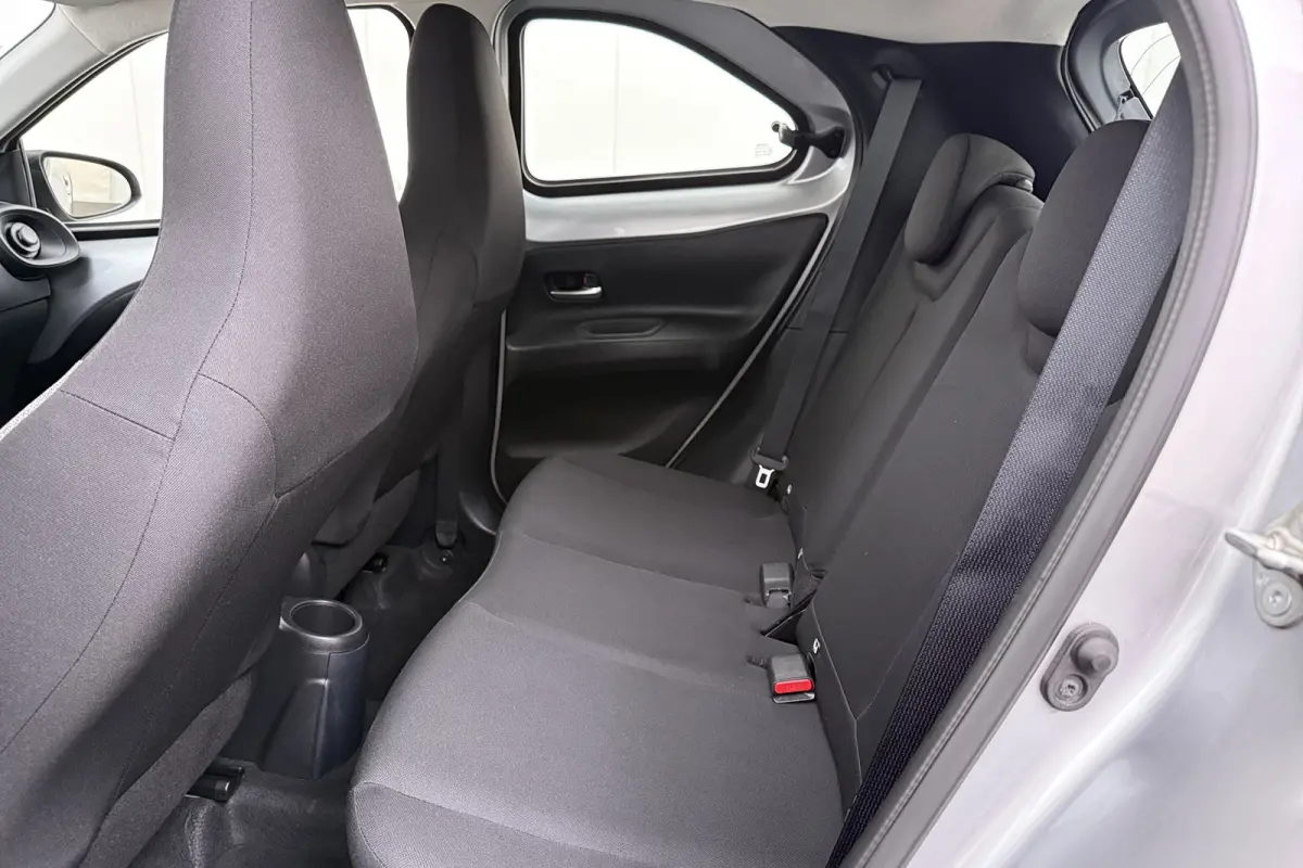 1.0 VVT-i MT Play Camera Carplay Adapt.Cruise LED