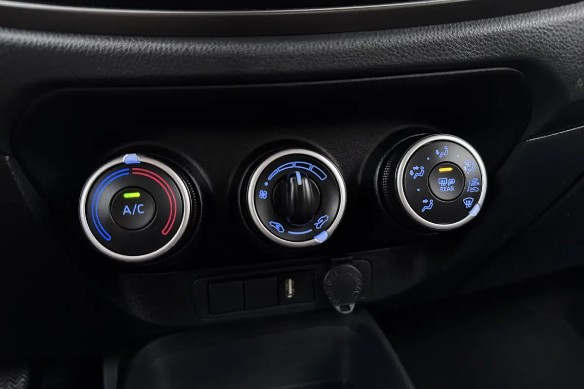 1.0 VVT-i MT Play Camera Carplay Adapt.Cruise LED