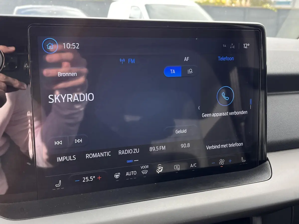 Limited 44 kWh 136PK Winterpack Cruise Camera Carplay-Navi Parkeersensoren Climate Draadloos Telefoonlader *Emissiezonevriendelijk*