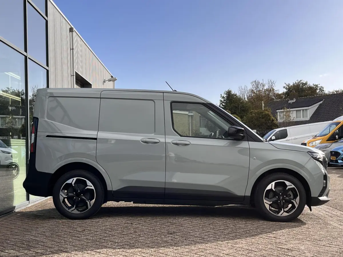 Limited 44 kWh 136PK Winterpack Cruise Camera Carplay-Navi Parkeersensoren Climate Draadloos Telefoonlader *Emissiezonevriendelijk*