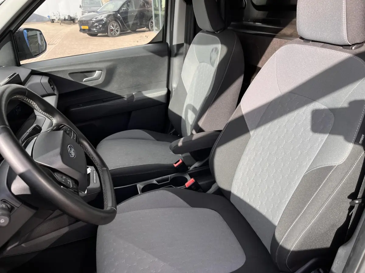 Limited 44 kWh 136PK Winterpack Cruise Camera Carplay-Navi Parkeersensoren Climate Draadloos Telefoonlader *Emissiezonevriendelijk*