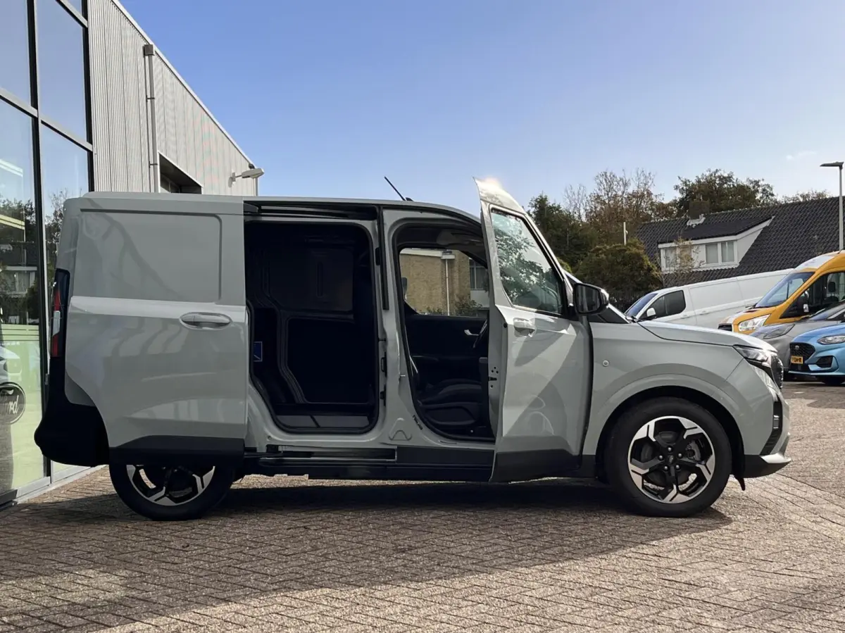 Limited 44 kWh 136PK Winterpack Cruise Camera Carplay-Navi Parkeersensoren Climate Draadloos Telefoonlader *Emissiezonevriendelijk*