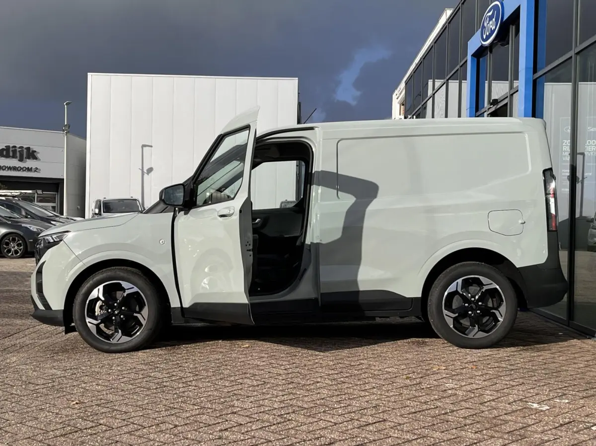 Limited 44 kWh 136PK Winterpack Cruise Camera Carplay-Navi Parkeersensoren Climate Draadloos Telefoonlader *Emissiezonevriendelijk*