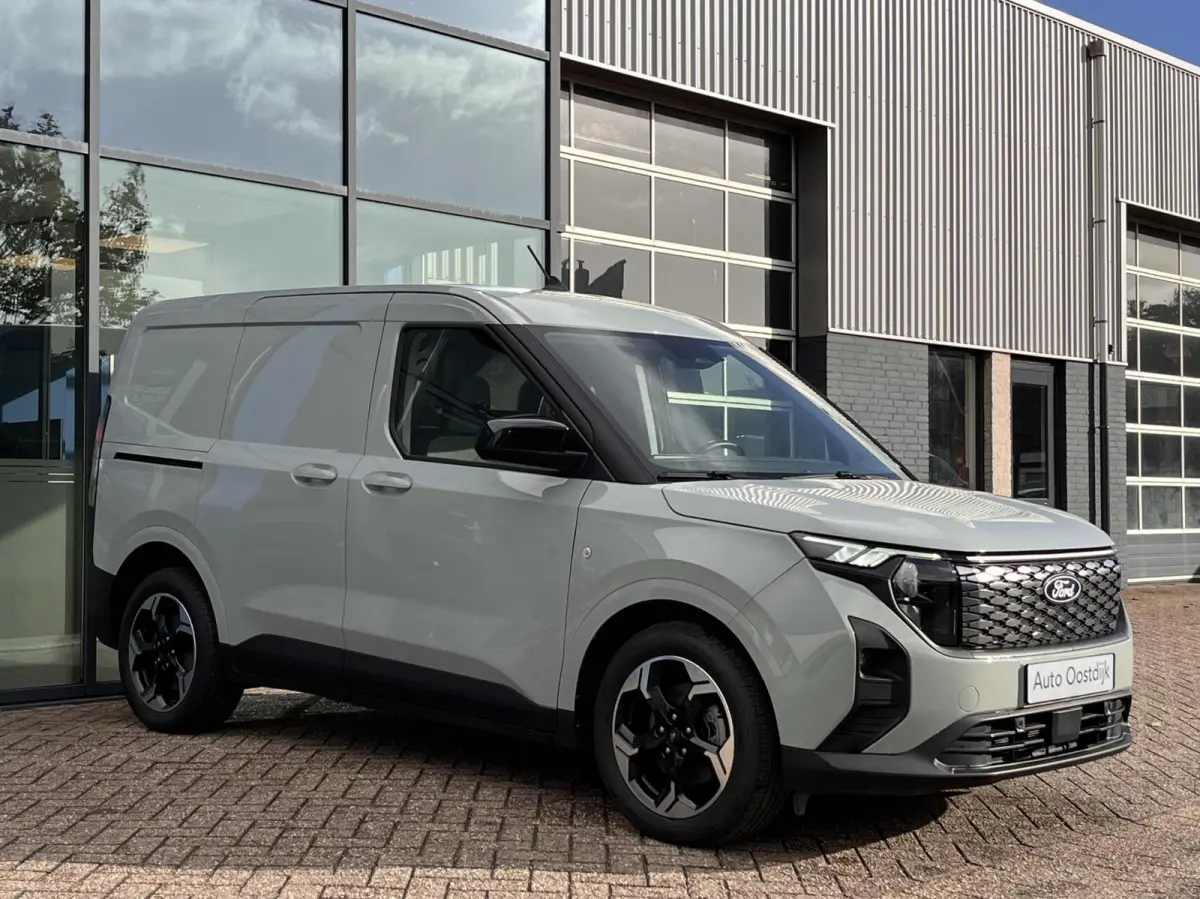 Limited 44 kWh 136PK Winterpack Cruise Camera Carplay-Navi Parkeersensoren Climate Draadloos Telefoonlader *Emissiezonevriendelijk*