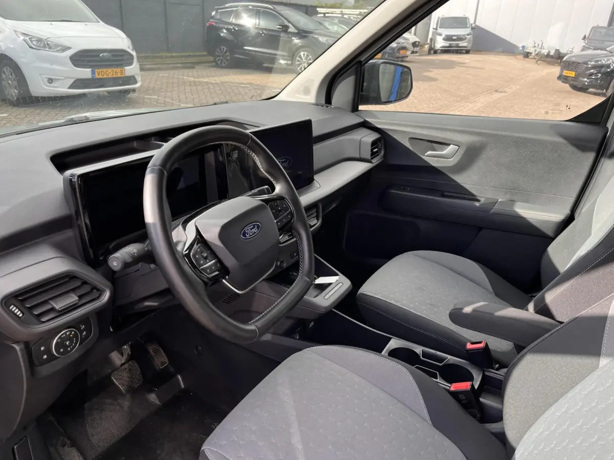 Limited 44 kWh 136PK Winterpack Cruise Camera Carplay-Navi Parkeersensoren Climate Draadloos Telefoonlader *Emissiezonevriendelijk*
