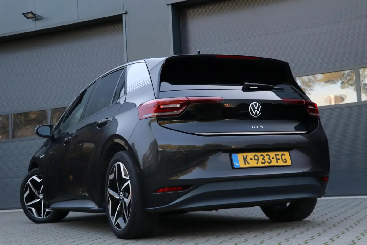 First Plus 58 kWh AppleCarplay IQ-Light Trekhaak Sfeerverlicht 19'' Inch Sportvelgen Camera AdaptiveCruise 115000KM BJ2020