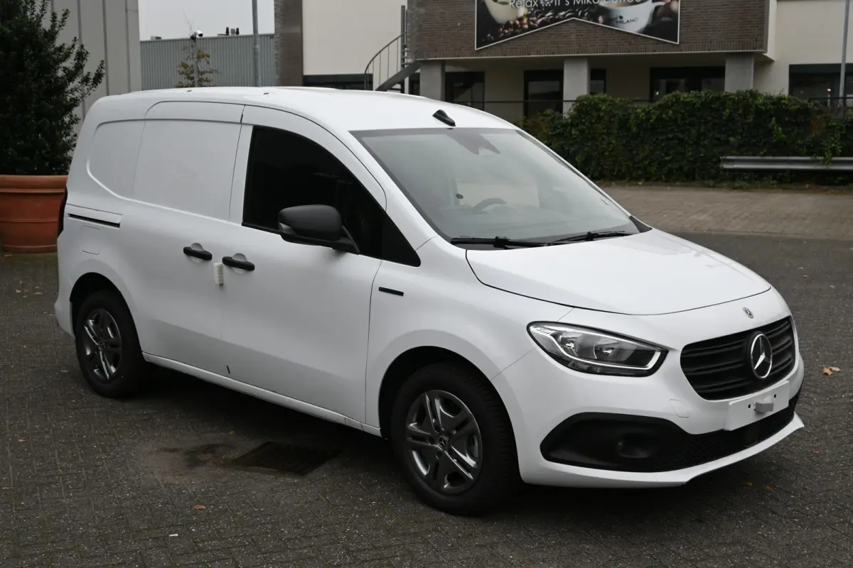 112 Pro L1 51 kWh Snellader AC 22kW/DC 75kW, All Season banden, Etc.