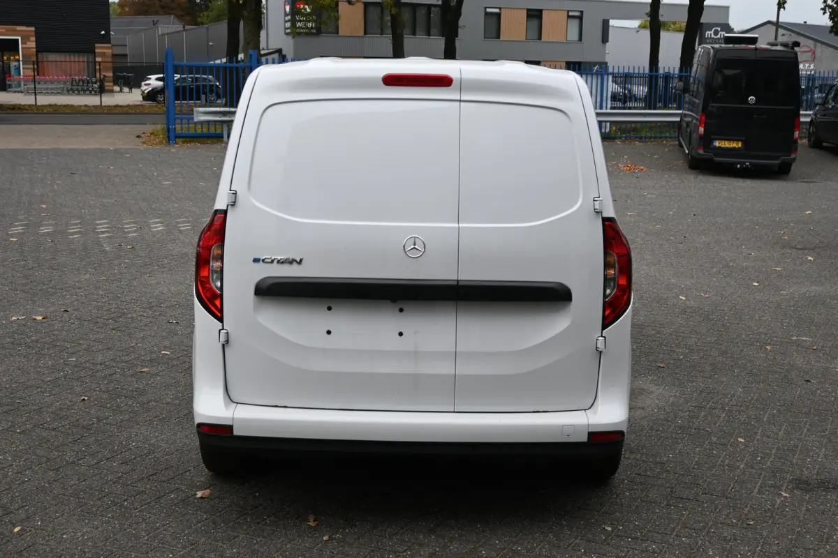 112 Pro L1 51 kWh Snellader AC 22kW/DC 75kW, All Season banden, Etc.