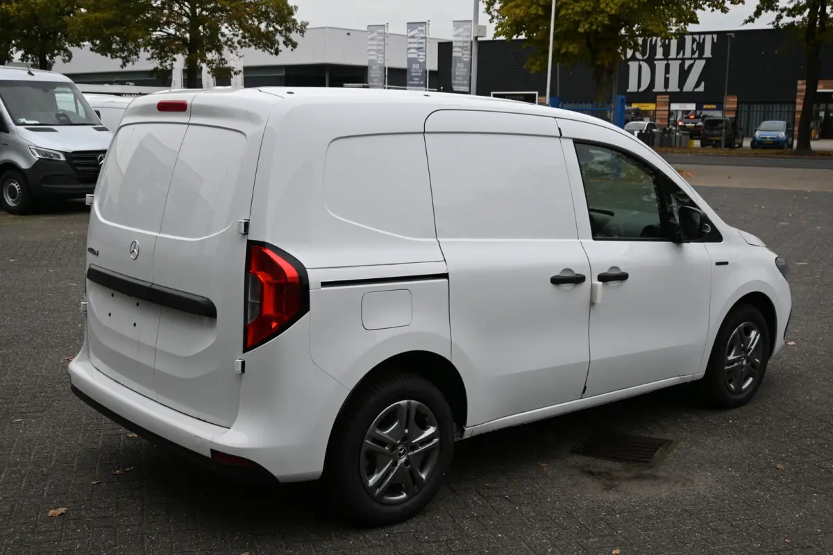 112 Pro L1 51 kWh Snellader AC 22kW/DC 75kW, All Season banden, Etc.