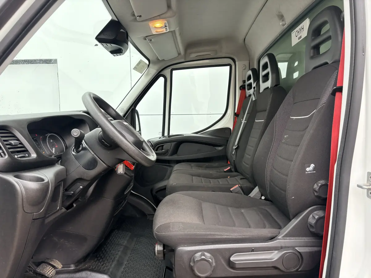 35C16 3.0 160PK Bakwagen Laadklep Zijdeur Camera Climate Control Bluetooth Bakwagen Koffer