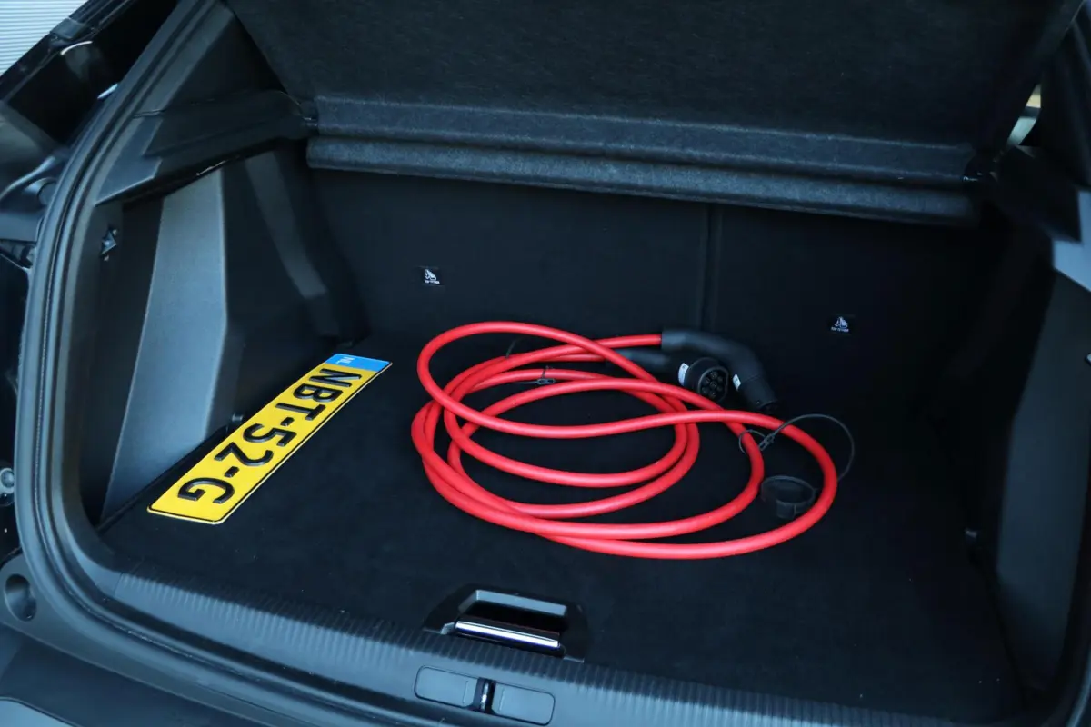 EV Allure Pack 50 kWh AppleCarplay 3 FASEN 3D Cockpit Lmv Led 100% SOH 4043 KM BJ2025
