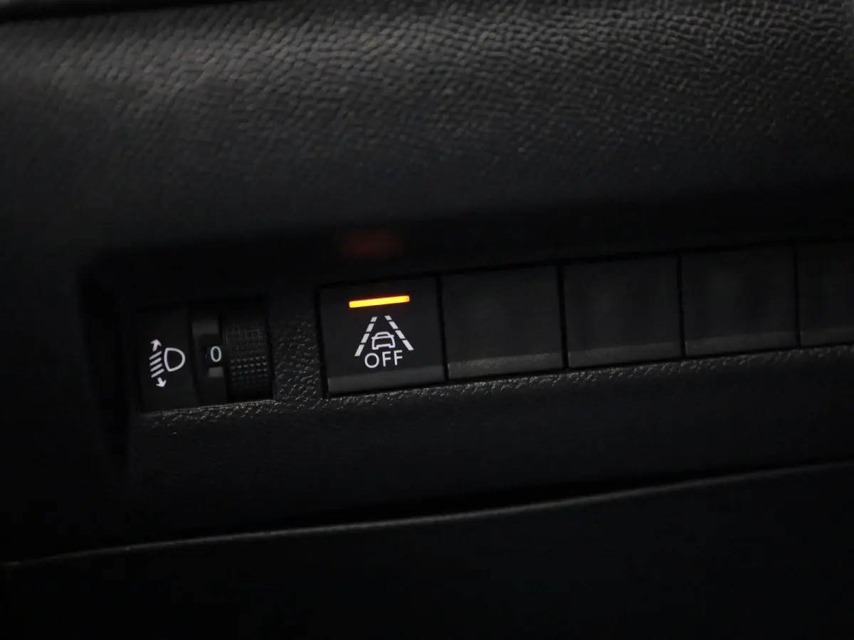1.2 PureTech Active Pack | Cruise Control | Lane Assist | Apple Carplay/Android Auto | lichtmetalen velgen 16" |
